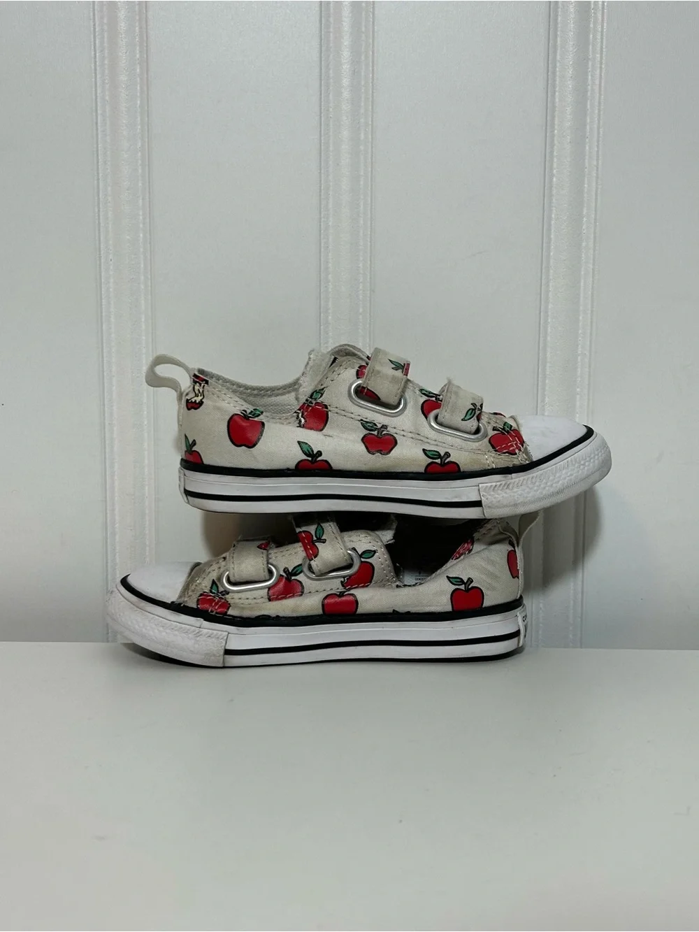 Converse ctas low strap Kids Apple Print Canvas Sneakers - White/Red